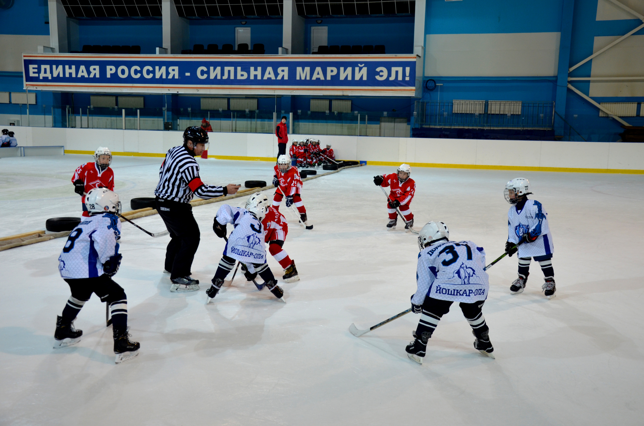 Эмоции спорта: в Йошкар-Оле юные хоккеисты вышли на лед  