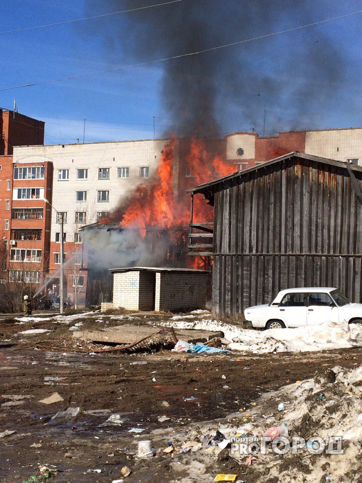 Пожар в Йошкар-Оле, который может перейти на жилые дома