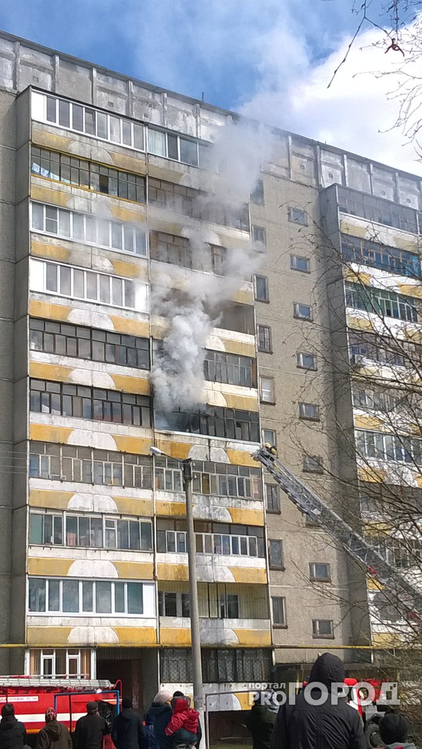 В йошкар-олинской многоэтажке загорелась квартира