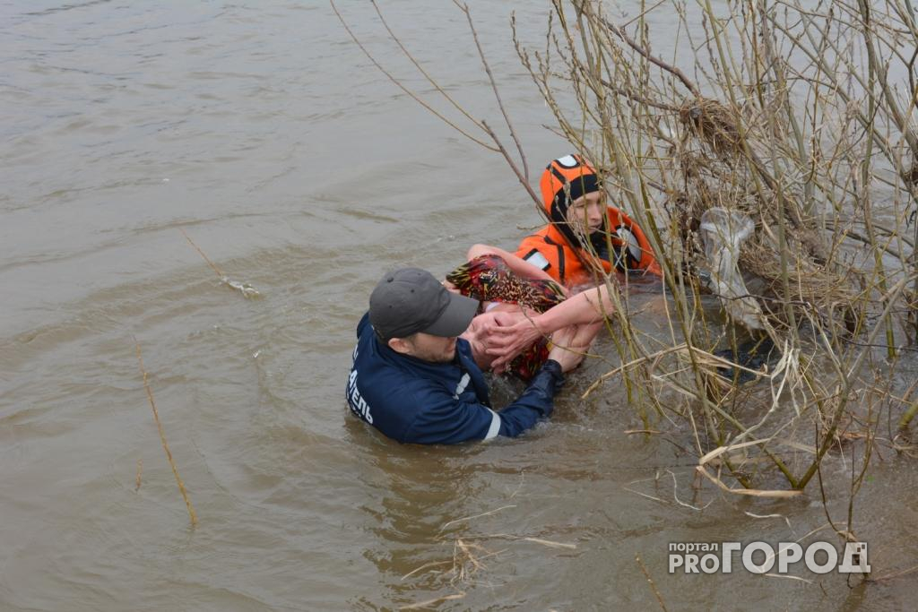 В Йошкар-Оле спасатели вытащили из реки 50-летнюю женщину