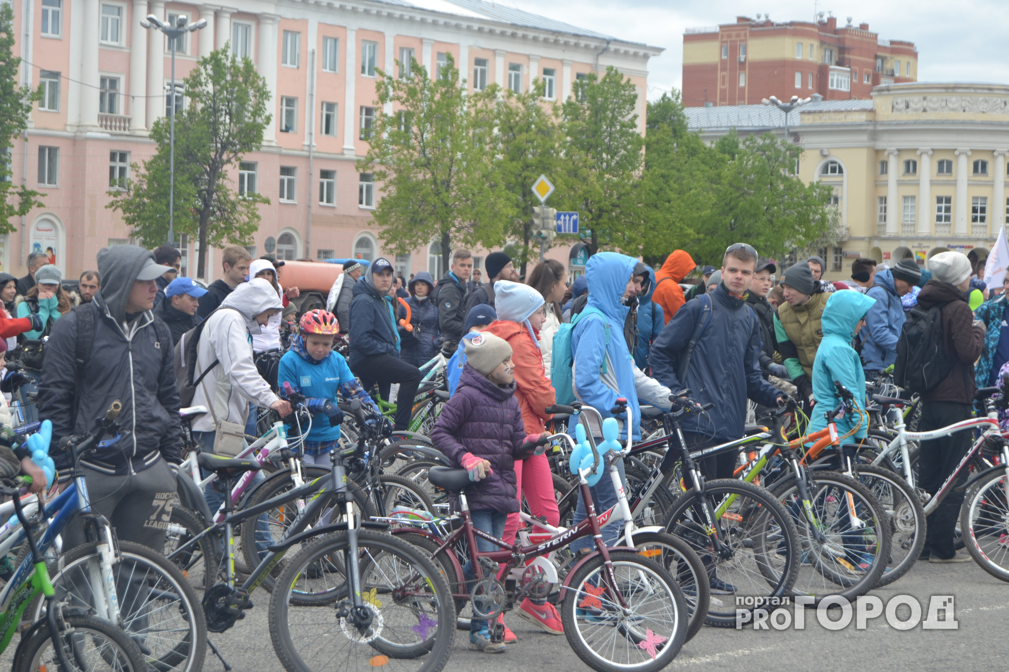 Более 300 велосипедистов прокатились по Йошкар-Оле