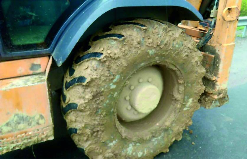 В Йошкар-Оле наказали владельца экскаватора за грязные колеса