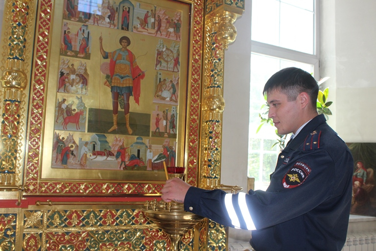 В Йошкар-Оле сотрудники ГИБДД посетили православную церковь