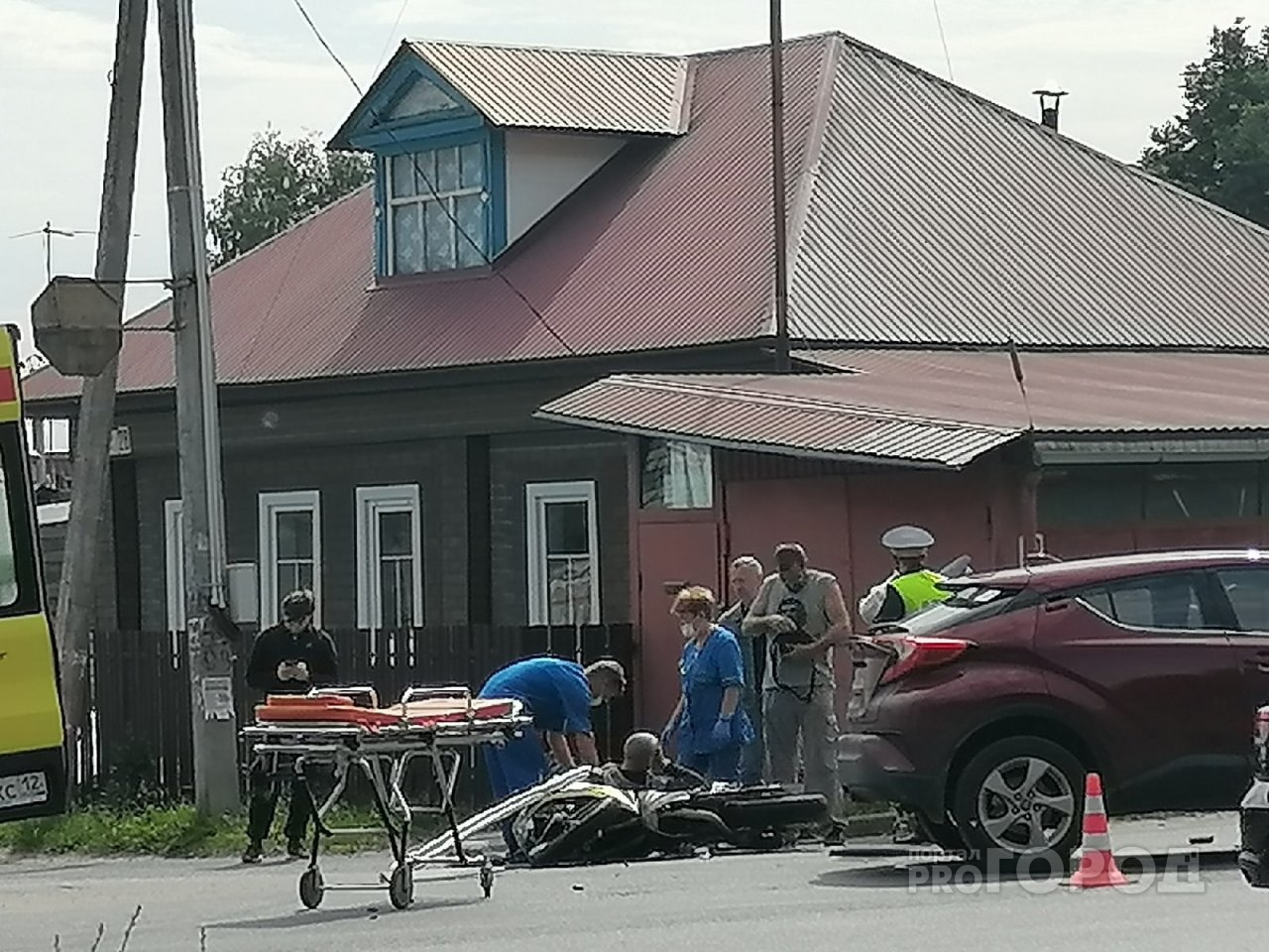 На Лебедева в Йошкар-Оле новенькая иномарка сбила мотоциклиста