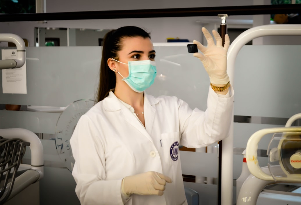 В России изобрели медицинскую маску, которая уничтожает коронавирус