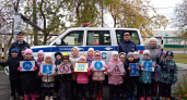 В Сернуре детям объяснили значения дорожных знаков и показали патрульный автомобиль