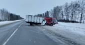 Два грузовика столкнулись на утренней трассе в Советском районе