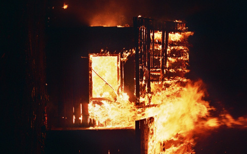 Трагедия в Марий Эл: огнеборцы в сгоревшем доме нашли обугленное тело 3-летнего ребенка