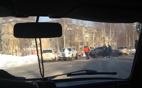 Из-за массового ДТП в Йошкар-Оле с четырьмя авто образовалась пробка