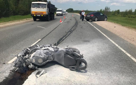 Стало известно, что мотоциклист в коме после столкновения с иномаркой на Казанском тракте