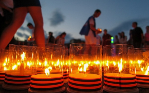 В Йошкар-Оле из сотен свечей выложат «Дорогу памяти», и пройдет мотопробег