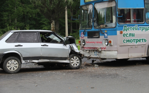 Лобовое столкновение в Йошкар-Оле: стало известно, кто из пассажиров троллейбуса пострадал