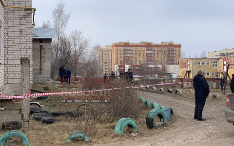«Младшей перерезал горло»: в Сети появились жуткие подробности убийства семьи в Волжске