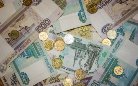 Рубль в огне, вклады под угрозой: что происходит с экономикой России