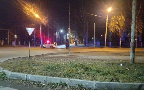 Ночью полицейские в бронежилетах оцепили дорогу в Йошкар-Оле