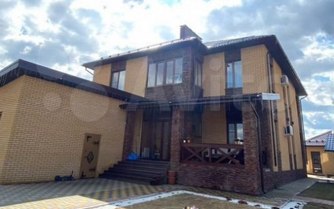 Открытый бассейн, зона барбекю и банный комплекс: как выглядит дом за 21 миллион рублей в пригороде Йошкар-Олы