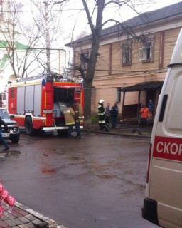 Из дома на улице Чернышевского в Йошкар-Оле жителей эвакуировали по пожарной лестнице