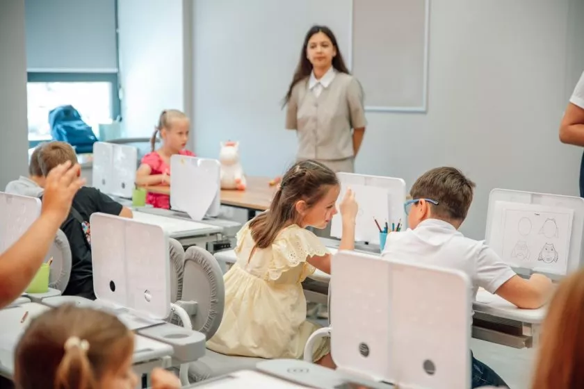 Занятия проходят в малокомплектных классах до 12 человек