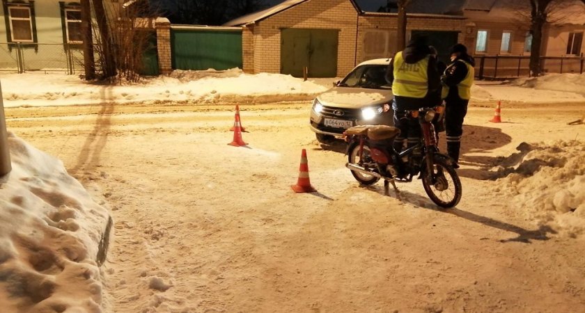 В Йошкар-Оле малолетний водитель без прав на мопеде влетел в легковушку