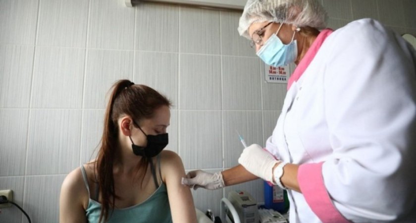 Власти РФ изучают возможность введения штрафов за отказ от вакцинации