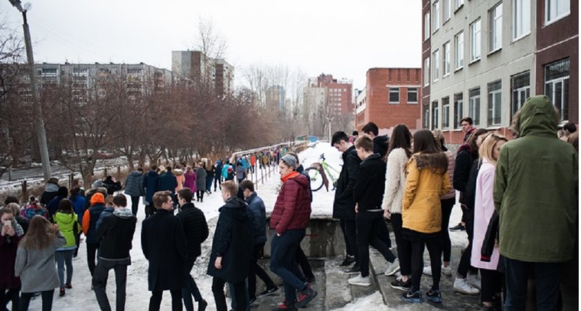 В Екатеринбурге произошла массовая эвакуация из 93 школ