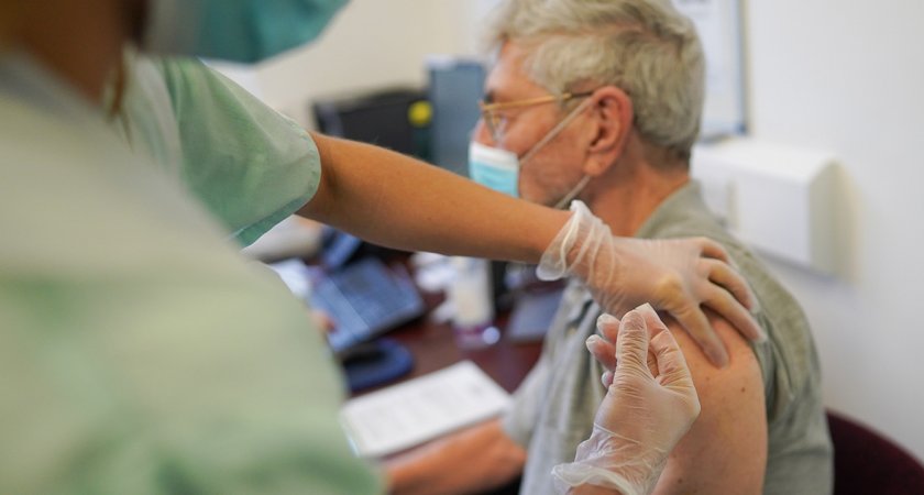 В Марий Эл будут финансово поощрять пожилых граждан за вакцинацию