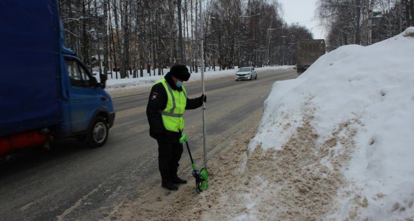 Полицейские Йошкар-Олы заступились за автомобилистов, жалующихся на состояние дорог