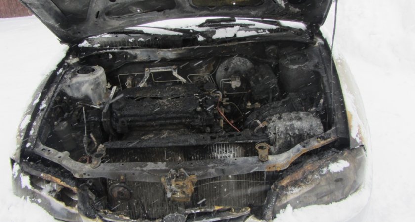 «Почти Форсаж»: в Марий Эл на ходу загорелась машина