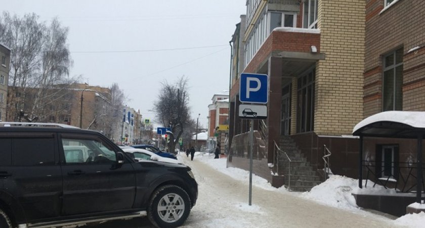 «Давно пора»: в Йошкар-Оле с тротуара на Советской  убрали лишние дорожные знаки