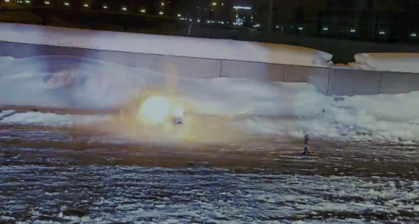 В Йошкар-Оле на набережной подорвали и залили бензином айфон