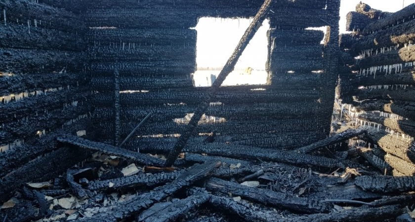 «Предполагаемая версия - поджог»: ранним утром в Марий Эл произошел крупный пожар