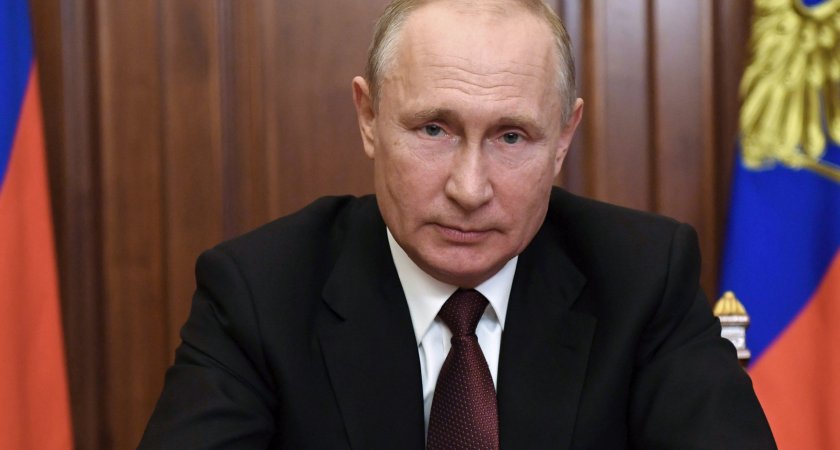 Путин пообещал увеличить МРОТ, зарплаты и пенсии