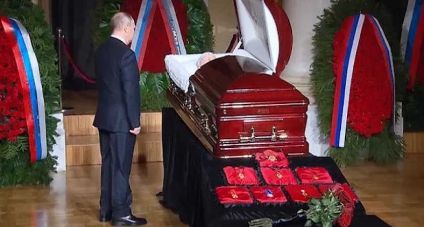 В Колонном зале Дома Союзов прощаются с Жириновским