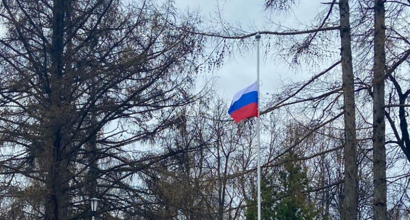 Российский флаг Йошкар Ола. Знамя воды. Москва флажок фото.