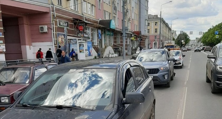 Автоледи на Hyundai устроила ДТП на Ленинском проспекте в Йошкар-Оле