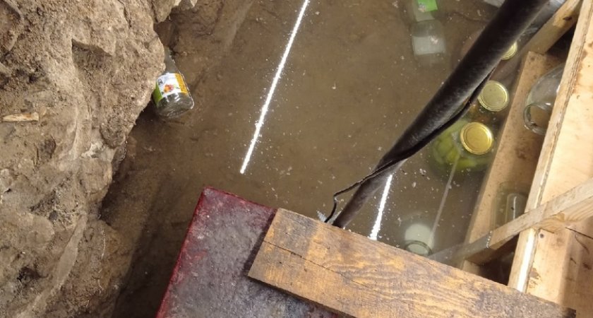 Коммунальный апокалипсис: вода в пригороде Йошкар-Олы затапливает многоквартирный дом