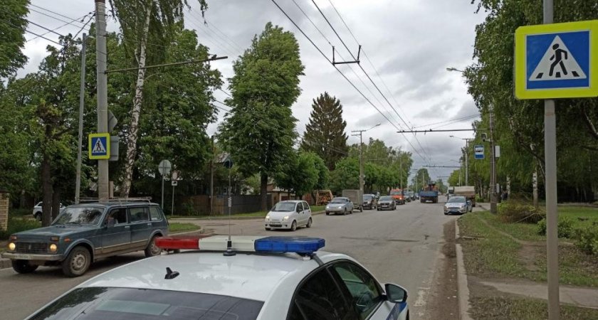 ДТП в Йошкар-Оле: грузовик сбил женщину-пешехода на зебре 