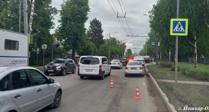 В Йошкар-Оле на улице Водопроводной водитель грузовика сбил женщину на пешеходном переходе