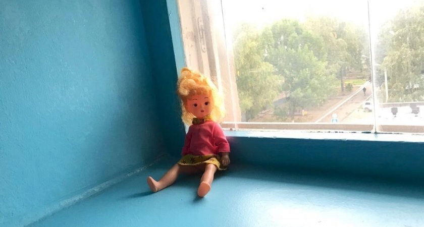 В Йошкар-Оле двухлетний ребенок выпал из окна