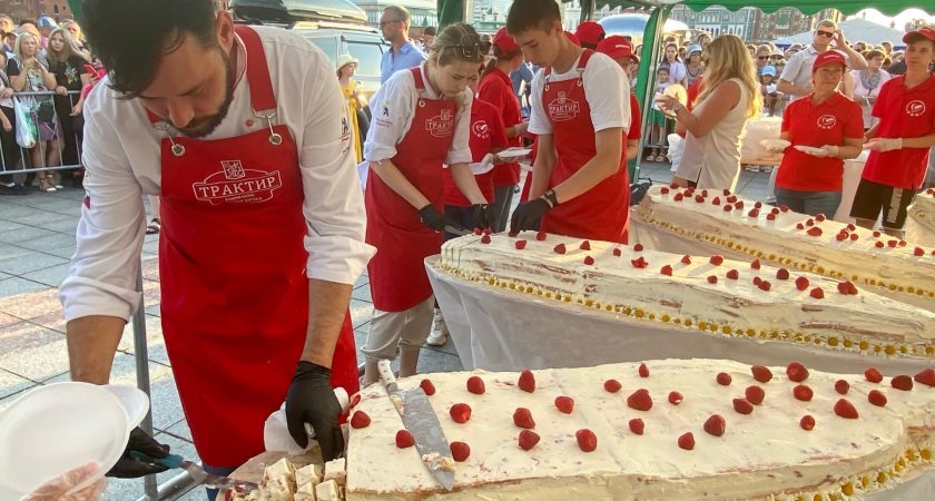 В Йошкар-Оле испекли самый большой торт 