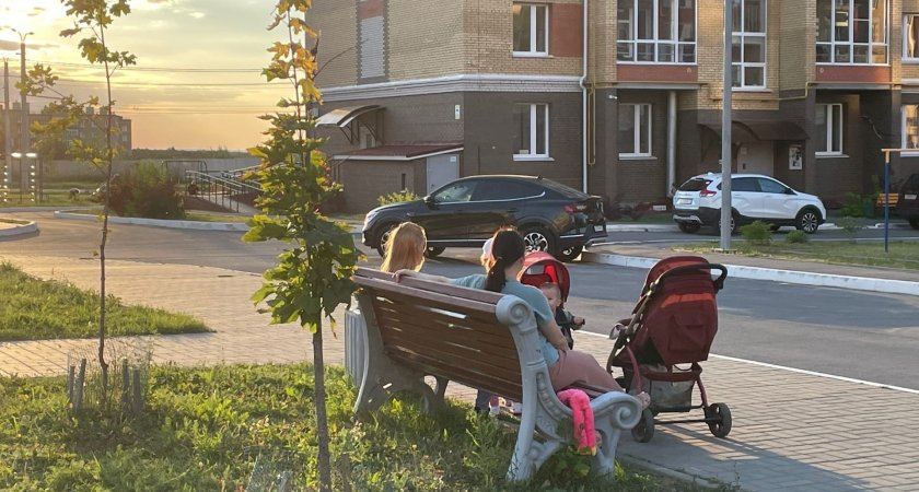 Ютившаяся в комнате многодетная семья добилась получения жилья