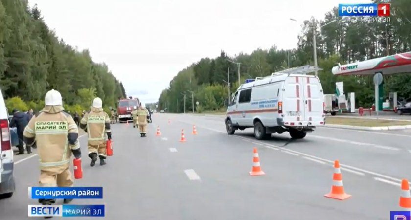 К поселку Сернур съехались полиция, скорая и пожарные