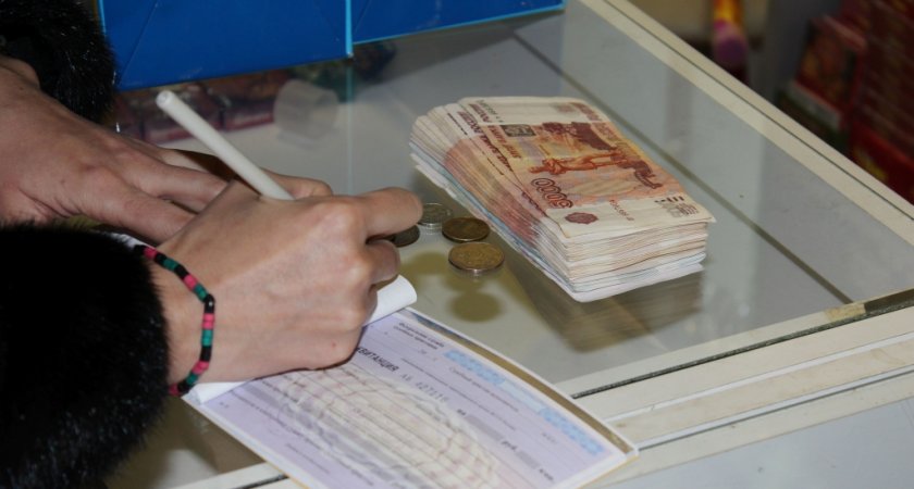 Покупатель расплатился в магазине Марий Эл поддельной пятитысячной купюрой