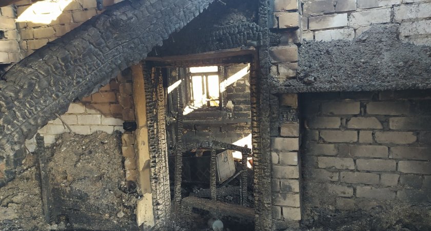 В Сернурском районе загоревшийся дом тушили десять человек