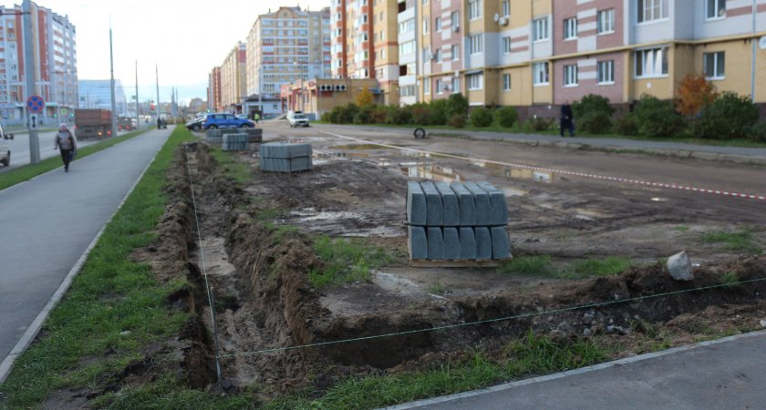 На бульваре Ураева восстанавливают асфальт