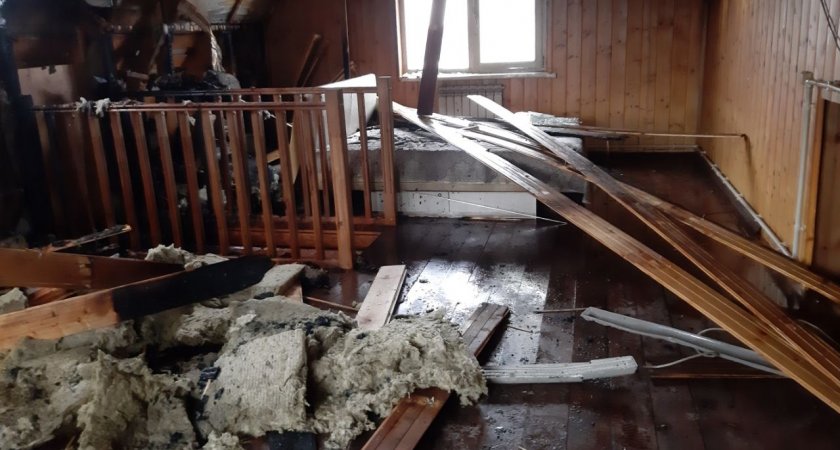 Пожар в деревне Уржумка пытались потушить соседи, но не вышло