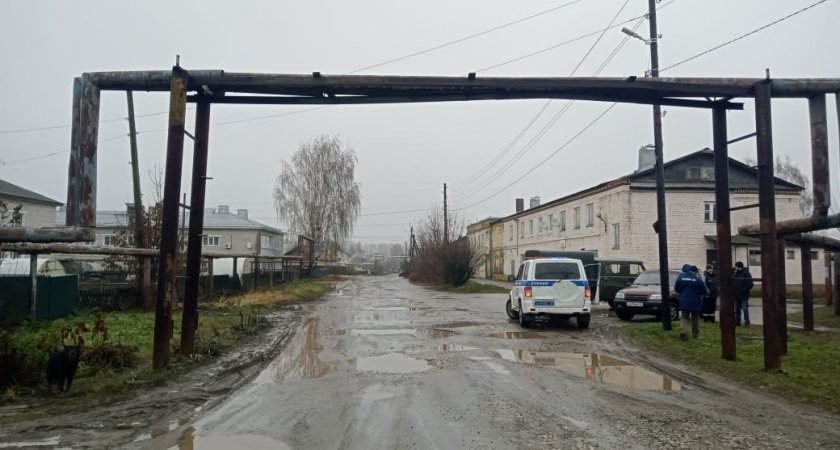 В поселке Медведево водитель въехал в теплотрассу и сбежал