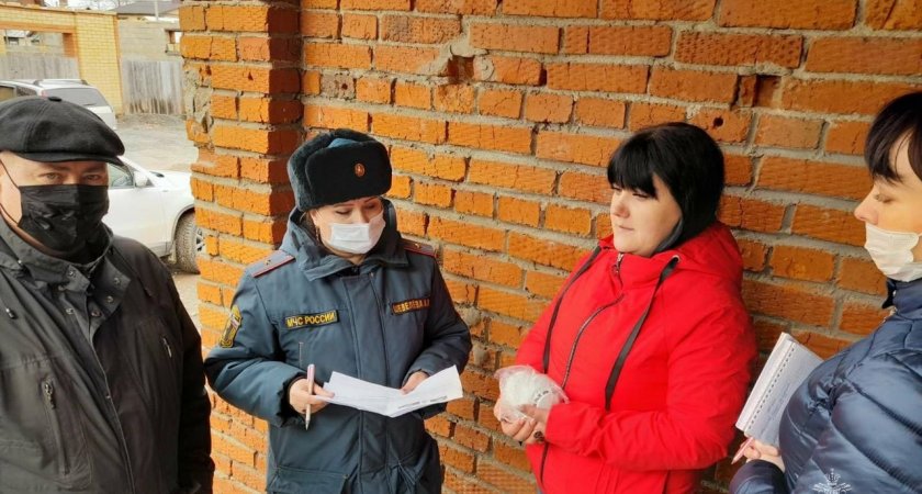 Многодетные семьи Марий Эл проверили сотрудники пожарнадзора