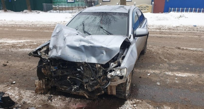 В Козьмодемьянске Mitsubishi врезалась в ГАЗель: повлияла погода