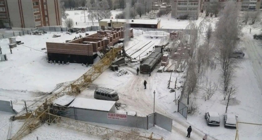 В Козьмодемьянске рухнул башенный кран 